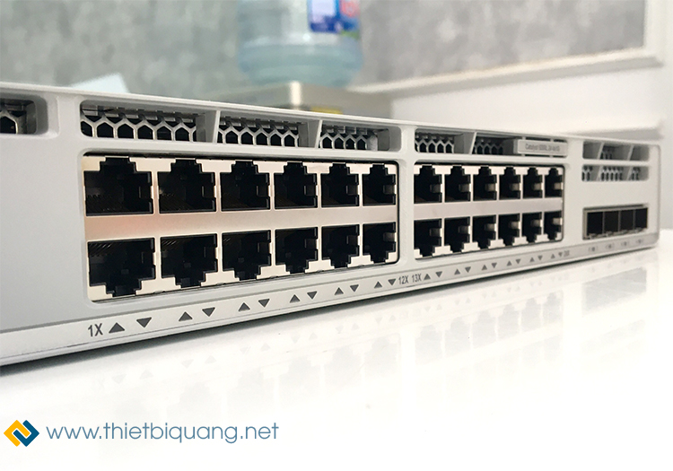 Cisco C9200L-24T-4G-E Catalyst 9200L 24-ports Data 4x1G uplink Switch ...