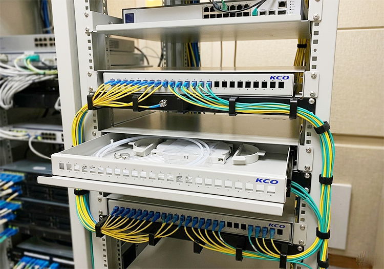 Lắp đặt hộp phối quang ODF KCO vào tủ rack Lắp đặt hộp phối quang ODF KCO vào tủ rack